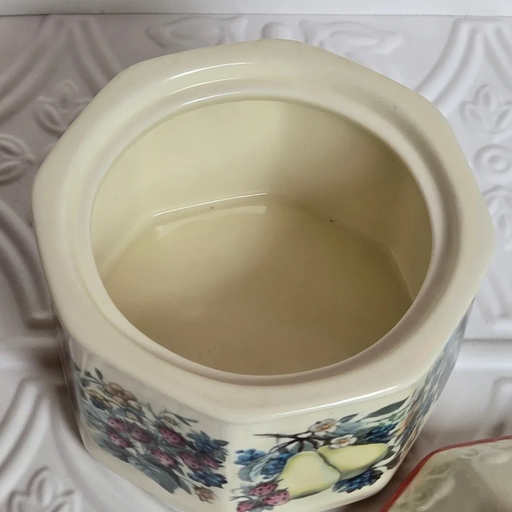 Avon Sweet Country Harvest Butter Tub,‎ Candy Dish, Trinket Dish Pear Top